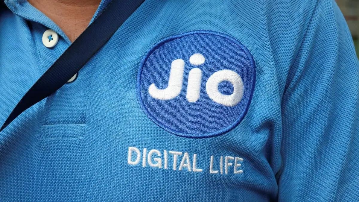 Reliance Industries jump 3%: CLSA sees highest upside at ₹1,800, brokerages upbeat on Jio IPO, AI and new energy plans - INVIZION Holding Insights